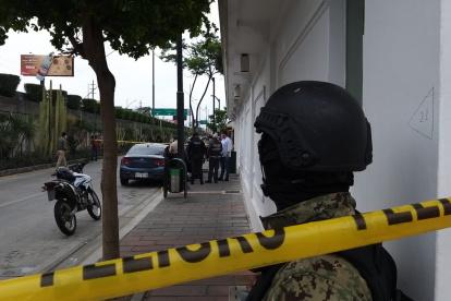 La Policía acordonó el escenario del crimen para iniciar las diligencias que ayuden a esclarecerlo.