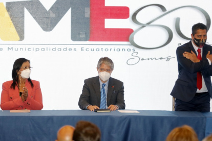 Evento. Lasso coincidió con la presidenta de la Asamblea, Guadalupe Llori, y el de la AME, Franklin Galarza.