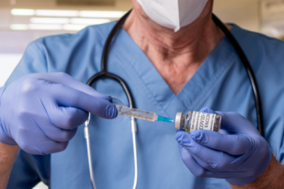 La tercera dosis en Ecuador se coloca seis meses después de la segunda.