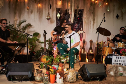 En un evento privado en Miami, el ganador del Grammy Latino hizo la presentación de su nuevo CD.