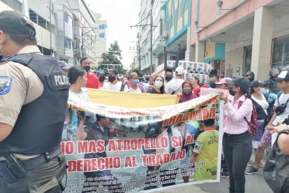 Medida. El último plantón que hicieron los vendedores en la bahía.