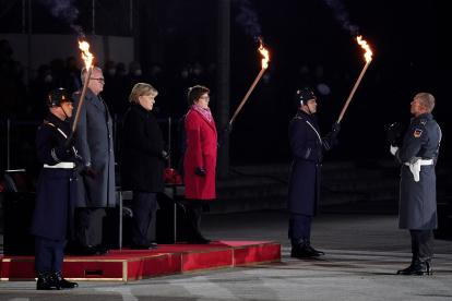 La canciller alemana Angela Merkel recibió todos los honores militares días antes de su despedida. CLEMENS BILAN / EFE