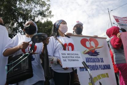 Reclamo. El miércoles pasado los familiares y los propios pacientes graves tuvieron que hacer plantones en diferentes ciudades del Ecuador.