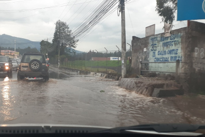 Las fuertes lluvias provocaron que el río Pita se desbordara.