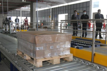 El sector logístico se prepara para recibir los paquetes en la modalidad 4x4, en el Aeropuerto de Quito.