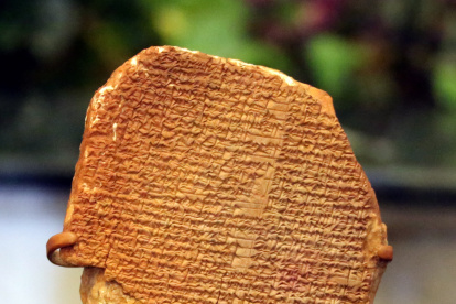 December 2021, after it was returned from the United States to Iraq. The United States are returning three artifacts - among them the so-called "Gilgamesh Dream" tablet - thatE/EPA/AHMED JALIL