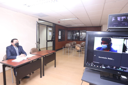 Diligencia. El mexicano compareció a la audiencia convocada por Iván Saquicela, presidente de la Corte.