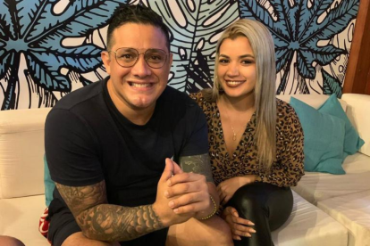 Carlos José Matamoros y su nueva pareja.