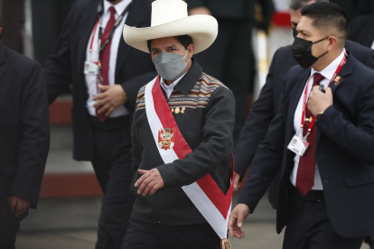 El presidente de Perú, Pedro Castillo (c), en una fotografía de archivo. EFE/ Paolo Aguilar