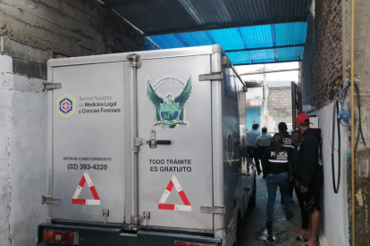 El cadáver fue trasladado al Laboratorio de Criminalística y Ciencias Forenses.