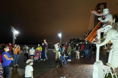 Presentación. Entre las presentaciones están las estatuas vivientes, en los malecones de la ciudad.