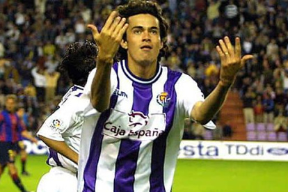 Kaviedes, durante su época como jugador del Real Valladolid de España, club donde milita actualmente Gonzalo Plata.