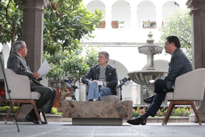 El mandatario fue entrevistado este 8 de diciembre por los periodistas Miguel Rivadeneira y Milton Pérez.