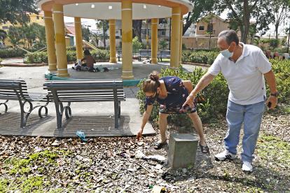 Vecinos buscan ayuda para mejorar el parque