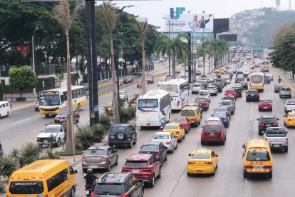 Embotellamiento vial de la Pedro Menéndez Gilbert.