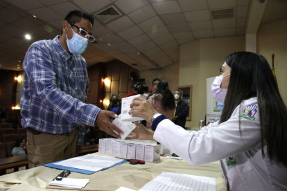 Pacientes del HCAM recibieron medicamento para sus tratamientos renales