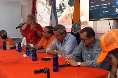 Jairala junto a Rabascall y otros dirigentes de Centro Democrático en la reunión de ayer.