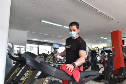 Para entrenar los usuarios deben llevar dos toallas