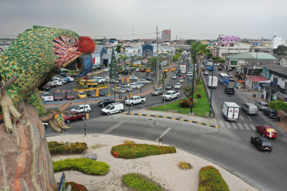Desde el cielo. Así luce el barrio de la Alborada visto desde un dron.  Aquí se observan las etapas sexta y décima, aledañas a dos centros comerciales.