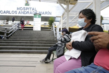 Quito. Los pacientes del Hospital Carlos Andrade Marín se quejan por la falta de medicinas.