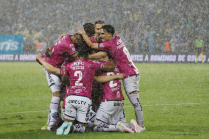 Independiente del Valle celebrando su primero gol.