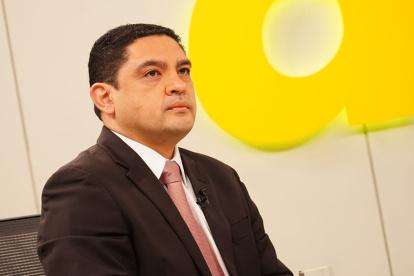 Javier Argueta, asesor jurídico de la presidencia de El Salvador, instó a funcionarios del Gobierno a demandar a periodistas.