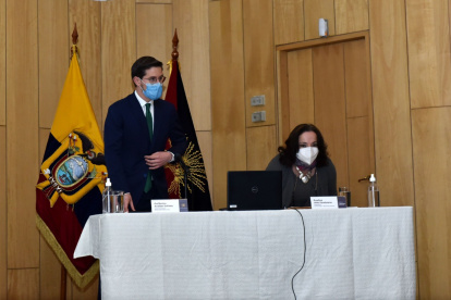 Guillermo Avellán, gerente del BCE, y María Vela, presidenta de la Junta de Política y Regulación Financiera, en la presentación de la nueva metodología de las tasas de interés.