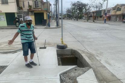 Hombre pide ayuda para que terminen la obra
