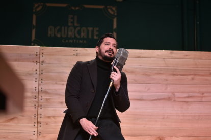 José Luis tiene 38 años.