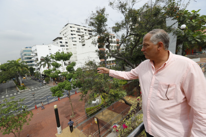 MERCADO DEL RIO SE AFECTA CON LA CERRADA DE LA CALLE COLÓN, 17 DE DICIEMBRE  DEL 2021 AMELIA ANDRADE Guayaquil-Ecuador Agencia (ag-expreso)