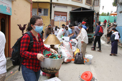Angustia. Zarumeños se dan cita en la zona 0 con la esperanza de retirar todas sus pertenencias.