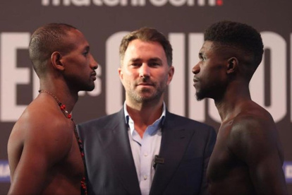 El pugilista ecuatoriano (d) cedió el cinturón mundial a Lerrone Richards.