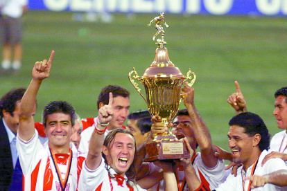 Alex Aguinaga es el máximo exponente de los futbolistas ecuatorianos en México.