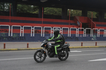 3. En la Tribuna. Con mallas buscan evitar que ciudadanos se instalen en los graderíos.