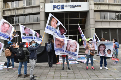 Plantón. Familiares acudieron a la Fiscalía para exigir más acciones.