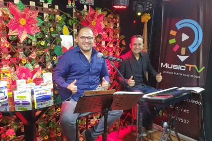 Adolfo transmite el espacio cada jueves por el canal Music TV Ecuador.