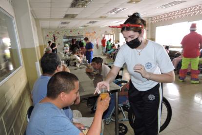 Estudiantes del  Liceo Panamericano visitaron entidades sociales para brindarles su ayuda..