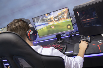 El tamaño de los monitores para el gaming debería estar entre las 27 y 32 pulgadas.