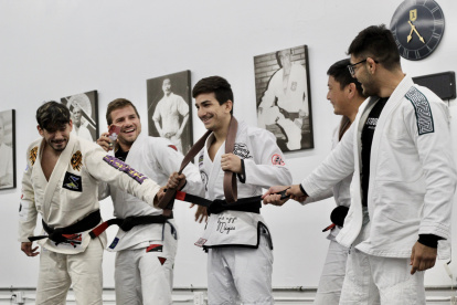 Enrique Guerrero fue ascendido a cinturón negro de Jiu Jitsu por sus profesores Johnny Tama y Ariel Pereira, luego de su participación en el Mundial.