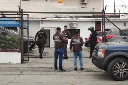 En el sitio donde ocurrió el violento acontecimiento se encontraron 23 indicios balísticos.