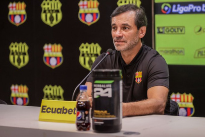 Fabián Bustos renovó por una temporada más con Barcelona.