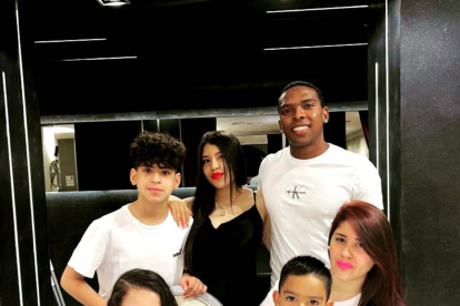 Gabriel Corozo viajó hacia España para reunirse con su familia y vivir las fiestas juntos.