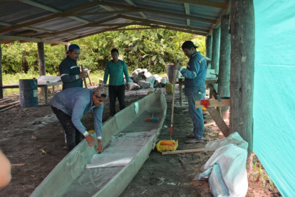 Bolívar Lucitante mantiene su taller en Rocafuerte, donde está a cargo de construir las embarcaciones.