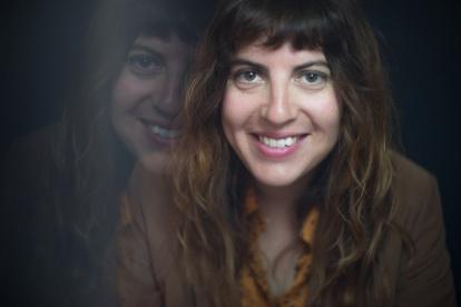 Laura Fernández, autora de la obra La Señora Potter no es exactamente Santa Claus.