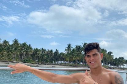 Piero Hincapié disfruta de vacaciones durante las festividades.