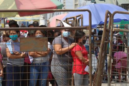 Cada que hay una balacera o amotinamiento, los familiares de los PPL acuden a los exteriores de las cárceles para pedir información.