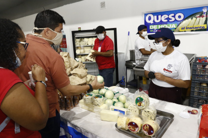 Comercio. En los mercados del país la costumbre de los clientes es regatear el precio de los diversos productos.