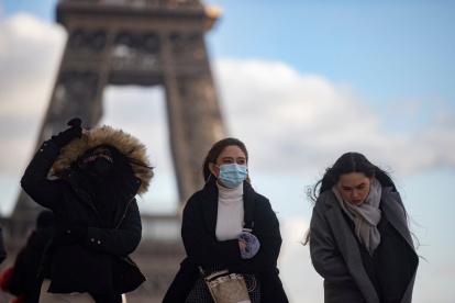 Francia sufre su quinta ola de covid con el temor de que se paralice el país