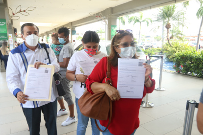 Medidas. En centros comerciales el carné de vacunación es obligatorio