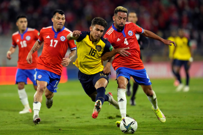 Jeremy Sarmiento (c) es una de las jóvenes promesas de la selección nacional.